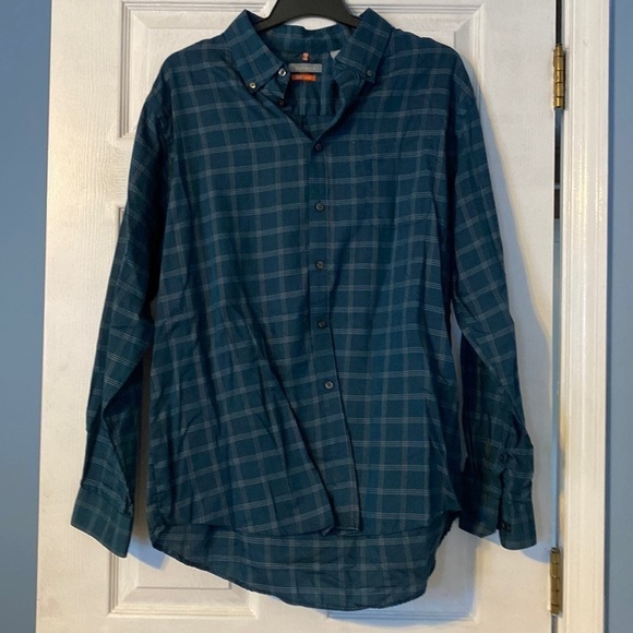 Van Heusen mens button down; size 17-17.5 - Picture 1 of 5